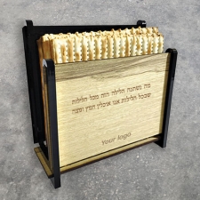 מעמד למצות עשוי עץ 